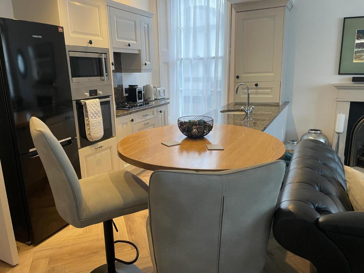 Ferienwohnung Stunning 2-Bed-2Bath Apt In Whitby With Parking Exterior foto